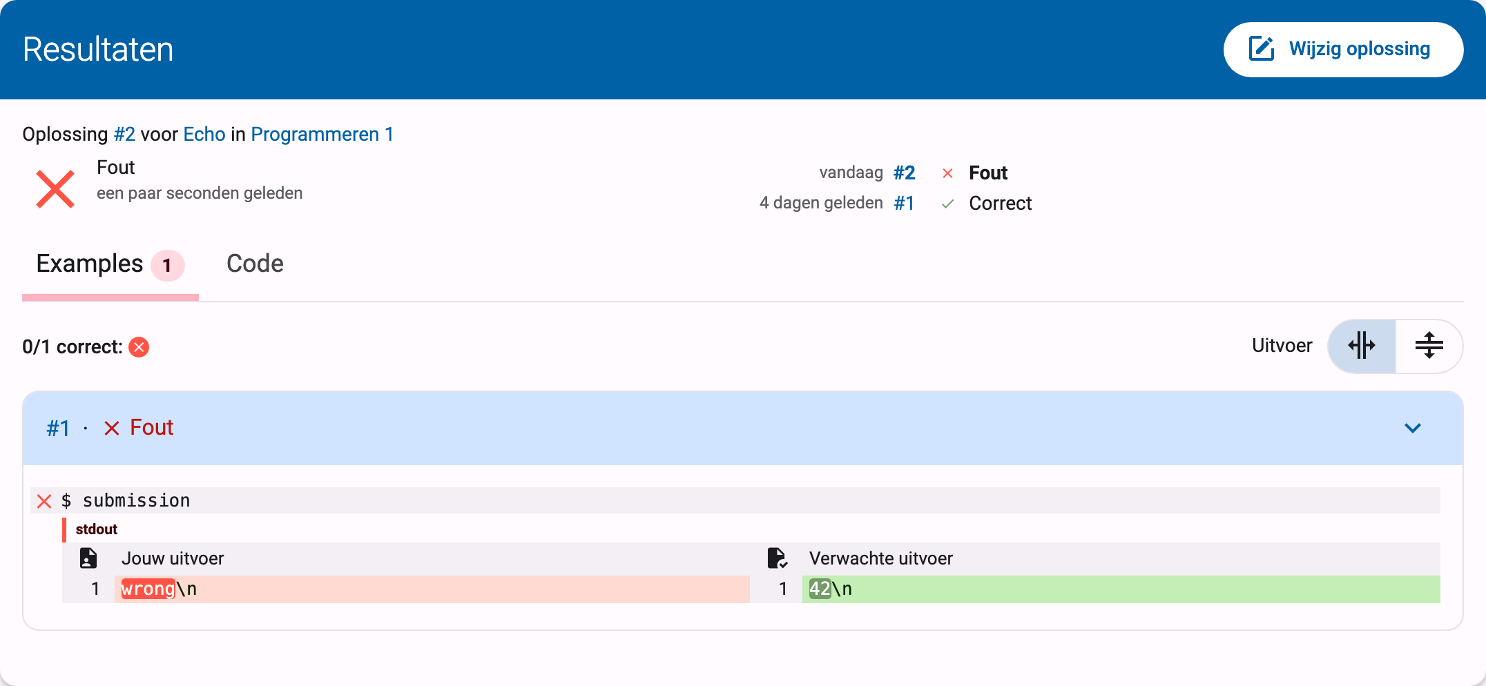 Feedback over foute oplossing met een rode badge en een verschil op tekenniveau